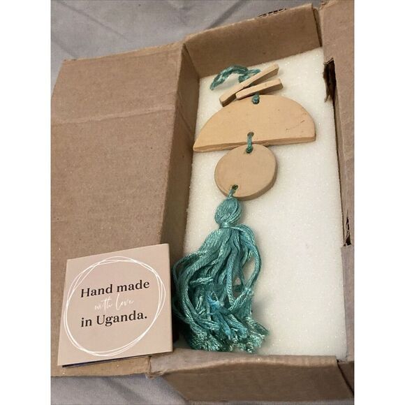 Young Living Essential Oils 2020 Clay Tassel Diffuser Ornament Made‎ in Uganda - Picture 3 of 3